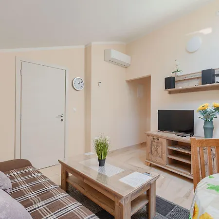 Modernes Mit Traumhafter Aussicht, Pool, Privatparkplatz, Wifi * パジン