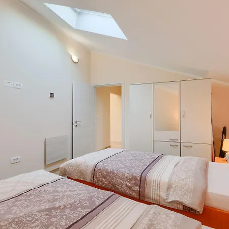 Modernes Mit Traumhafter Aussicht, Pool, Privatparkplatz, Wifi *