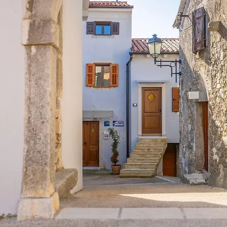 Modernes Mit Traumhafter Aussicht, Pool, Privatparkplatz, Wifi Apartment Pazin
