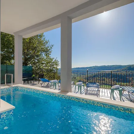 Modernes Mit Traumhafter Aussicht, Pool, Privatparkplatz, Wifi Apartment Pazin