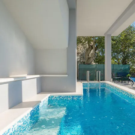 Modernes Mit Traumhafter Aussicht, Pool, Privatparkplatz, Wifi Apartment *