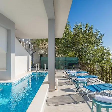 Apartment Modernes Mit Traumhafter Aussicht, Pool, Privatparkplatz, Wifi Pazin
