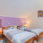 Modernes Mit Traumhafter Aussicht, Pool, Privatparkplatz, Wifi Pazin