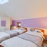 Modernes Mit Traumhafter Aussicht, Pool, Privatparkplatz, Wifi Apartment *