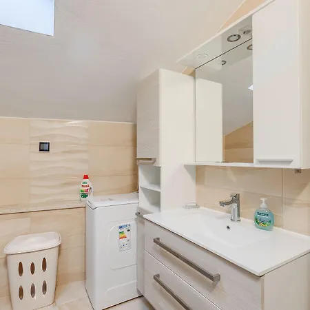 Apartman Modernes Mit Traumhafter Aussicht, Pool, Privatparkplatz, Wifi Pazin