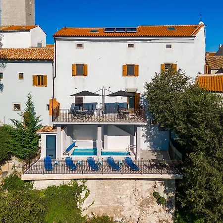 Modernes Mit Traumhafter Aussicht, Pool, Privatparkplatz, Wifi