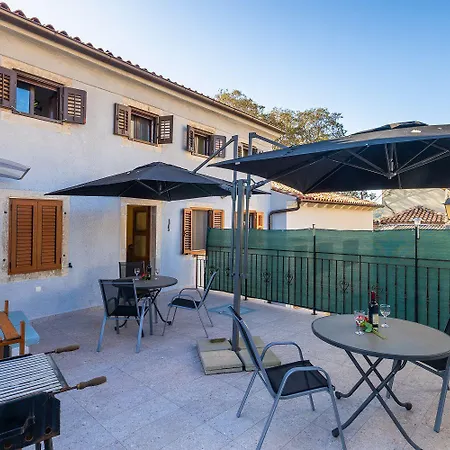 Apartman Modernes Mit Traumhafter Aussicht, Pool, Privatparkplatz, Wifi Pazin