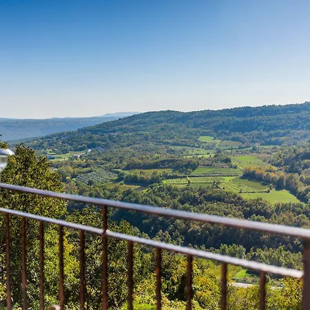 Modernes Mit Traumhafter Aussicht, Pool, Privatparkplatz, Wifi